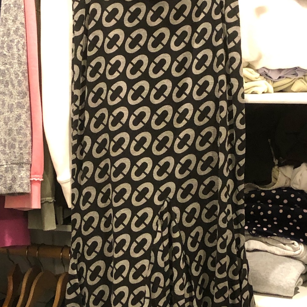 Straight long fitted skirt with a little flare at the bottom